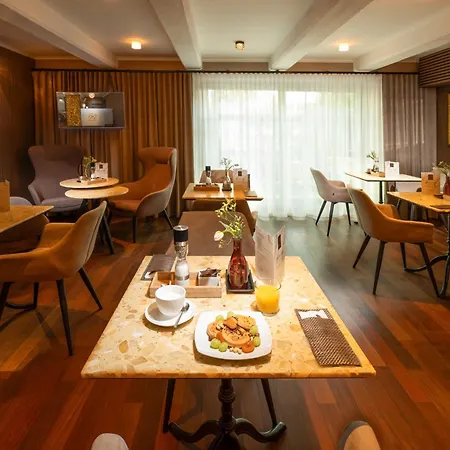 Mama's Design & Boutique 4* Bratislava