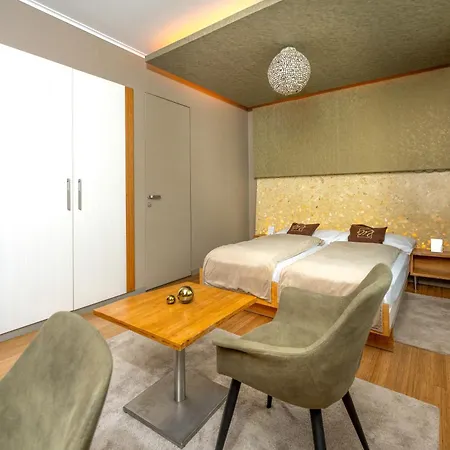 Mama's Design & Boutique 4*