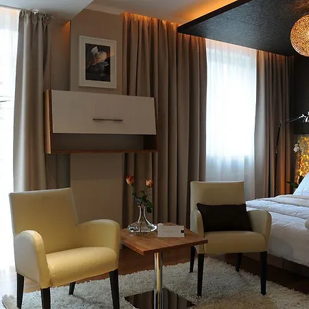 Mama's Design & Boutique 4*