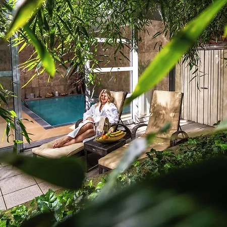 Mama's Design & Boutique 4*