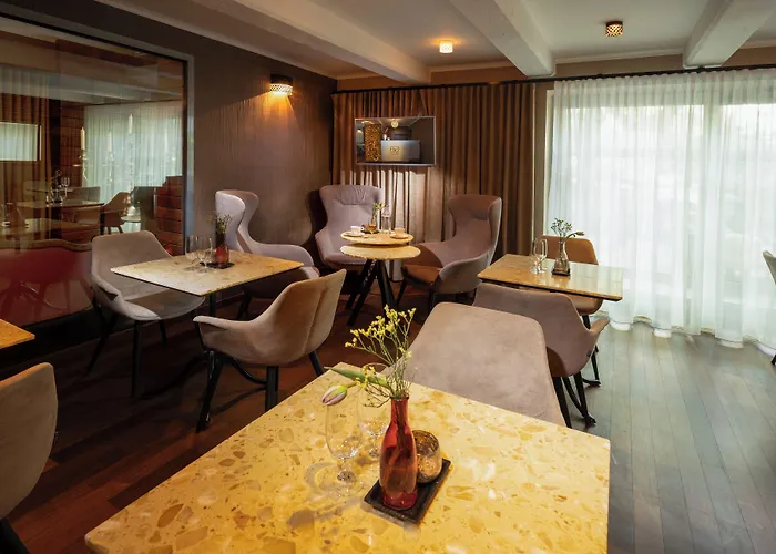 Mama's Design & Boutique 4*